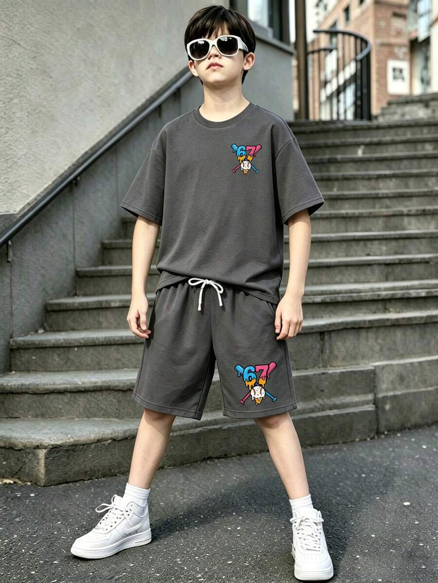 Bộ áo thun ngắn tay cổ tròn in hình hoạt hình dành cho bé trai và quần short. - Màu xám đen - Xem 1