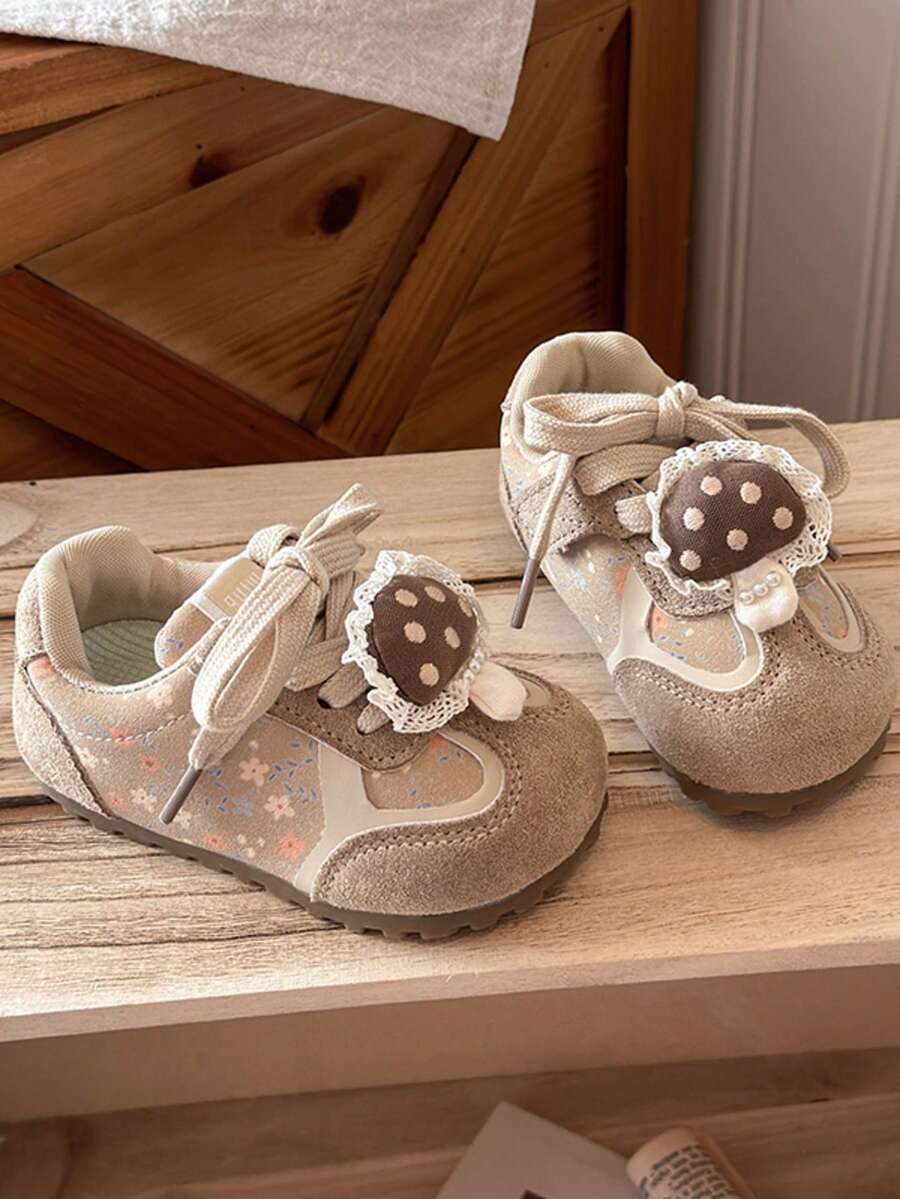 Girls' Floral Patchwork German Training Shoes With Strawberry Doll Charm, Thin Rubber Sole, Anti-Slip, Spring/Autumn Casual Walking Shoes - Khaki - View 1