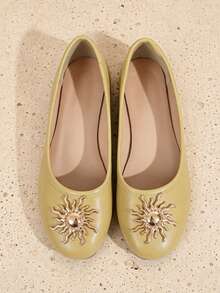 planare New Women's Fashion Minimalist Casual Slip-On Round Toe Flat Shoes With Metal Sunflower Decor, Yellow-Green Color, Suitable For Daily Commute, Dating, Office, Shopping, Comfortable And Stable Wear, Soft Sole Design, No Fatigue, Cute Shoes, Comfortable Women's Shoes, Apartment, Women's Apartment, Yellow-Green Flat Shoes, Mary Jane Shoes, Mules, Elegant Women's Shoes - Yellow-green 2 - View 8