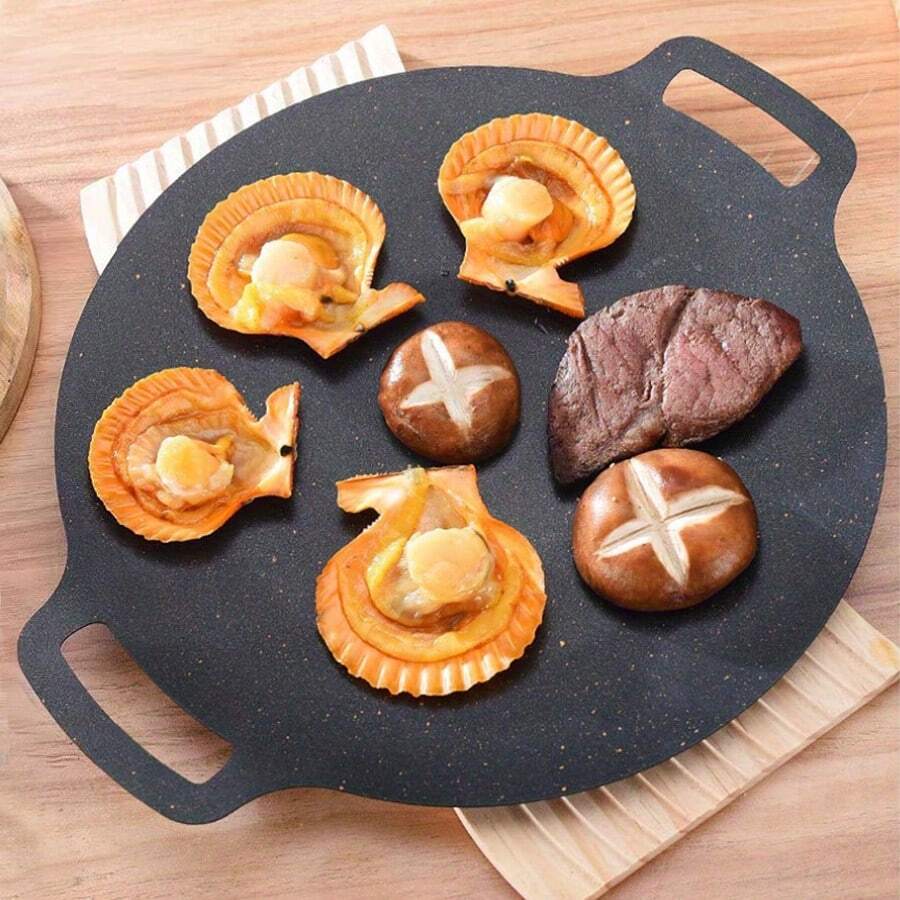 Wajan BBQ Korea Bulat Tahan Lama dengan Lapisan Anti Lengket, Cocok untuk Kompor, Desain Pegangan Ganda, Panci Multifungsi, Cocok untuk Daging, Kerang, dan Jamur, Cocok untuk Dapur Rumah dan BBQ Saat Berkemah