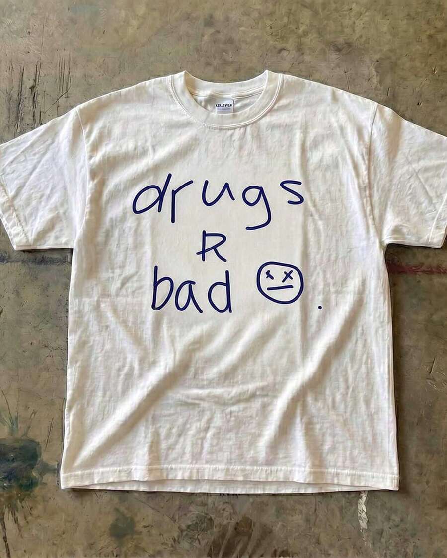 Are Bad T-Shirt| Hand-Painted Slogan T-Shirt, Graffiti Face Design - 白色 - 查看 1
