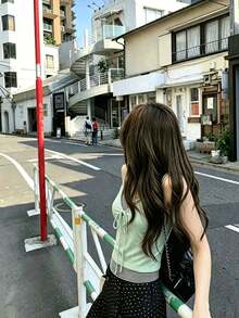 性感設計女款細肩帶背心上衣，修身顯身材，條紋拼接短版 2 合 1 上衣，夏季服飾 - 綠色 - 查看 5