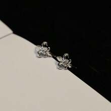 1pc Fashionable Unique Minimalist Niche Versatile Exquisite Luxury High-End Iris Flower Hoop Earrings, Suitable For Women's Daily Wear - Silver - View 5