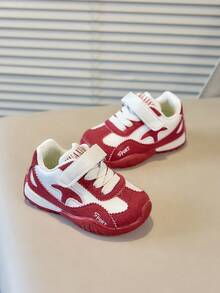 Zapatillas deportivas retro para niños pequeños con bloques de color rojo y blanco, suela blanda antideslizante y cierre de gancho y bucle - Rosa Fucsia - Ver 4