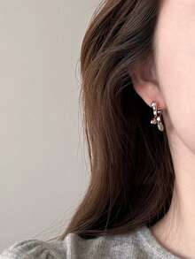 1 Pasang Anting Stud Bintang Empat Titik Asimetris Geometris Minimalis Kasual, Cocok untuk Dipakai Wanita Saat Berpergian Sehari-hari - Perak - View 4