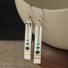 Light Luxury Vintage Long Earrings, Vertical Textured Design With Green Synthetic Zirconia Inlay; Suitable For Office, Evening Party, Romantic Date And Daily Elegant Outfits - Silver - View 7