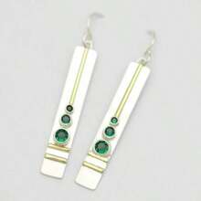 Light Luxury Vintage Long Earrings, Vertical Textured Design With Green Synthetic Zirconia Inlay; Suitable For Office, Evening Party, Romantic Date And Daily Elegant Outfits - Silver - View 2
