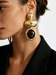 1 Pair Women's Vintage European & American Style Warm Gold 3-Layer Gradient Pebble Inlaid Glossy Smoky Black Curved Stone Long Dangle Earrings, Fluid Large Glossy Metal Frame Deep Brown Swirl Colorful Stone Heavy Ear Studs, Suitable For Party, Vacation, Banquet Wear - Golden Yellow + Amber - View 2