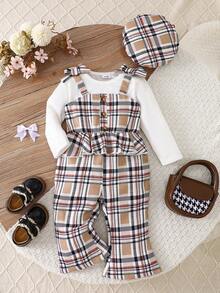 MYVLNA 3pcs/Set Baby Girl Plaid Overalls Set, White Round Neck Long Sleeve Top With Khaki Plaid Overalls And Matching Beret, Bow Shoulder Straps, Ruffle Waist Decor, Single-Breasted Button Design, Sweet Preppy Style - Multicolor - View 3