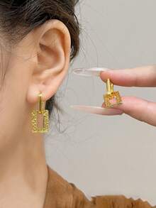 Women's Hammered Gold Square Interlocking Hoop Earrings, Minimalist Textured Geometric Double Ring Drop Earrings, Lightweight Versatile Jewelry For Daily Wear, Suitable For Wedding, Party, Holiday Gift, Women's Wedding, Christmas, Birthday Gift - Square Minimalist Earrings - View 1