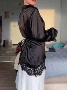 女款優雅通勤緞面襯衫，蕾絲拼接圓領長袖繫腰上衣，純色梭織布蕾絲拼接不對稱設計，優雅辦公日常約會（白色半透）黑色，Office Siren - 黑色 - 查看 3