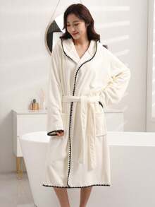 1件女款性感連帽浴袍，蕾絲飾邊，附口袋，柔軟吸水面料，超長綁帶 - 黑與白 - 查看 8