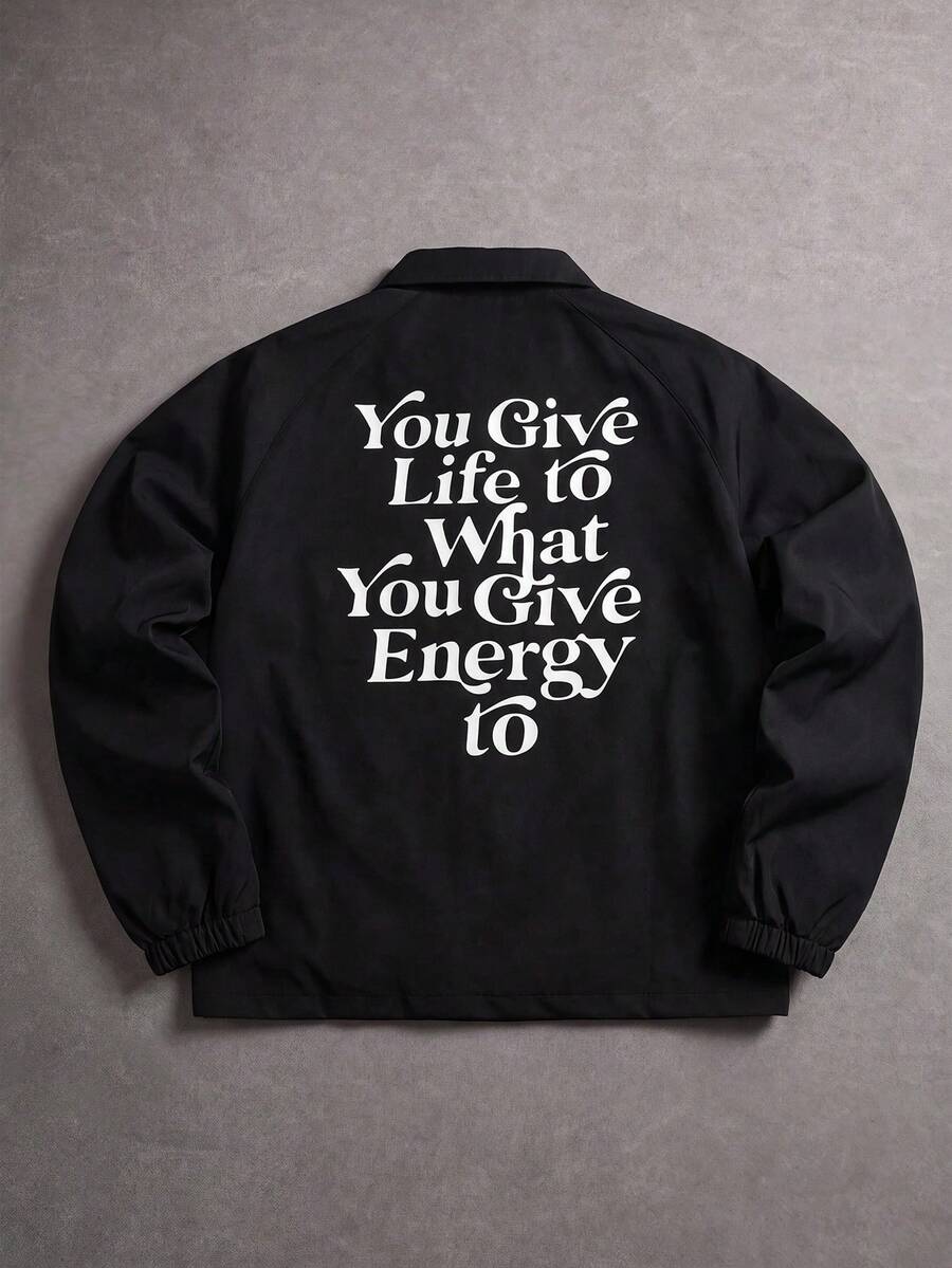 MAISONFOX Jaket Coach Pria Hitam dengan Resleting, Slogan di Depan & Grafis Besar di Belakang, Mantel Bomber Lengan Raglan Ringan, Pakaian Luar Streetwear - Hitam - View 1