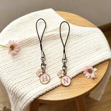 1 buah Liontin Huruf A-Z Bulat Bentuk Bunga Sakura Putih untuk Ponsel - Baby Pink - View 1