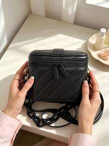 Yves Saint Laurent 黑色斜紋紋理皮革方形化妝包，內置鏡子，雙拉鍊大容量收納盒，附DIY粗鏈條肩帶，斜背與手提二合一，通勤旅行奢華女款化妝禮品 - 黑金色 - 查看 5