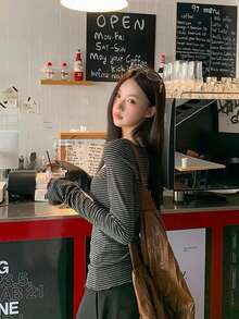 Atasan Wanita Lengan Panjang Model Base Layer 2026 Terbaru Musim Semi, Kaos Bergaris Hitam dengan Desain Renda Pas Badan - Hitam - View 8