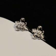 1pc Fashionable Unique Minimalist Niche Versatile Exquisite Luxury High-End Iris Flower Hoop Earrings, Suitable For Women's Daily Wear - Silver - View 3
