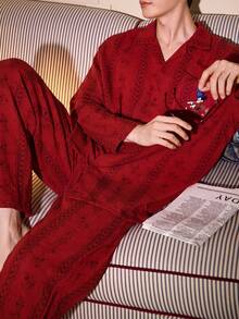 Gongdie 2 piezas/Set Pijama de Pareja Disney Mickey Mouse para Hombre, Ropa de Estar en Casa Texturizada de Color Burdeos Primavera/Otoño con Estampado de Dibujos Animados y Bolsillos - Rojo - Ver 2