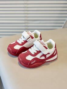 Zapatillas deportivas retro para niños pequeños con bloques de color rojo y blanco, suela blanda antideslizante y cierre de gancho y bucle - Rosa Fucsia - Ver 1