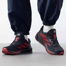 Adidas 新款 Supernova Rise 避震透氣中性健身跑步鞋 - 黑色/紅色 - 查看 3
