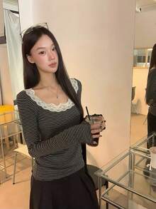 Atasan Wanita Lengan Panjang Model Base Layer 2026 Terbaru Musim Semi, Kaos Bergaris Hitam dengan Desain Renda Pas Badan - Hitam - View 5