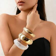 GNIT Juego de 3 pulseras para mujer con textura de oro y carey, de resina chapada en oro de 18K, diseño exagerado en capas, ideal para combinar con diversos atuendos - blanco translúcido - Ver 7