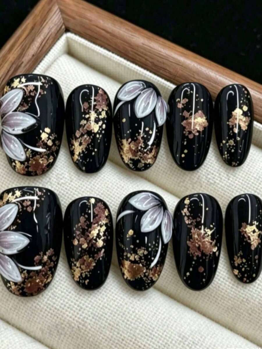10pcs Handmade Short Black Base Gold Foil Flower Pattern Fake Nails, Simple & Fashionable, Suitable For Daily Wear And Holiday Gifts - Black - View 1
