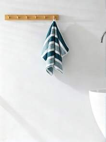 3/1pc 13.8*13.8in/16.5*27.6in/27.6in/27.6x55in Gradient Striped Coral Fleece Towel, Ultra Fluffy Thickened High Absorbent Quick Dry Face Towel, Hotel Spa Daily Shower Fitness Beach Travel Minimalist Modern Striped Bath Towel - Blue and White - View 13