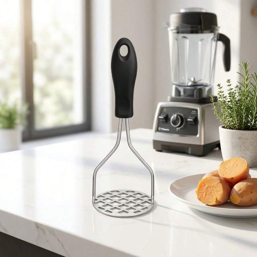 Amassador De Legumes E Batatas Resistente Em Aço Inox Com Cabo Preto Antiderrapante - Preto - Visão 1