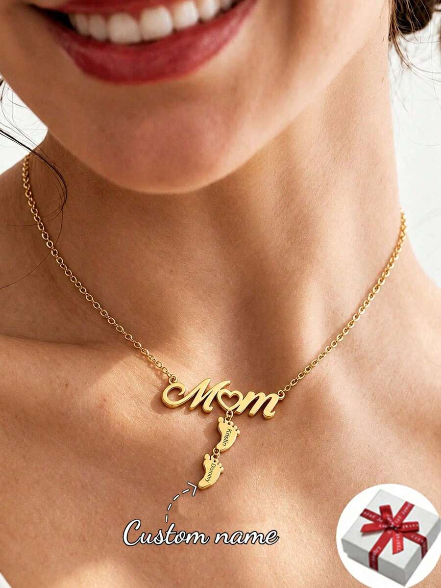 客製化個性化足跡姓名項鍊,適用於兒童與女士鎖骨鍊,時尚不鏽鋼 MOM 足跡金色姓名牌吊墜,家庭珠寶,母親節理想禮物,秋季時尚休閒老錢風,可愛客製化獨特禮物,送給女友、媽媽、家人、朋友、女兒的週年紀念與情人節禮物,女士珠寶,新手媽媽禮物 - 金色 - 查看 1