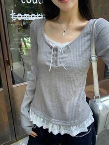 Kaos Lengan Panjang Wanita 2 in 1 dengan Motif Renda dan Patchwork, Atasan Lapisan Dasar yang Pas dan Menawan untuk Awal Musim Semi - Grey - View 2