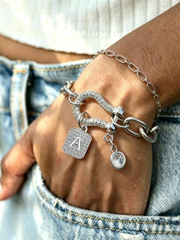 1 Stück elegantes silbernes Damenarmband mit Buchstabenanhänger, Hufeisenverschluss, einzelner Diamantanhänger, hochwertig Vintage, geeignet als schönes Geschenk für Frauen an Feiertagen