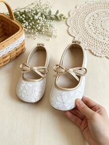 1 Pair Princess Style Mesh Embroidered Lace Breathable Pearl Flat Shoes, Flower And Bow Decor, Hollow Design, Easy To Put On And Take Off, Suitable For Birthday, Wedding, Formal Occasions, Party, Stage Performance And Unforgettable Moments. Suitable For Girls Shoes, Girls Sandals, Girls Student Shoes, Student Shoes, Children Shoes, Flower Children Shoes. - White - View 1