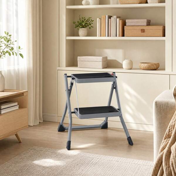 SONGMICS Scaletta a 2 Gradini Pieghevole Salvaspazio in Acciaio Antiscivolo 150 kg 55 x 50 x 4,5 cm Grigio e Nero