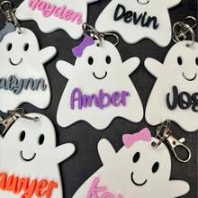 個性化鑰匙圈，萬聖節客製化姓名包飾，可愛幽靈背包吊飾與萬聖節不給糖就搗蛋籃子標籤，送給孩子、朋友、老師的完美禮物 - A-幽靈鑰匙扣 - 查看 4