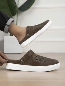 Sandalias de malla de unicolor para hombre con patchwork de microfibra, parte superior hueca y correa trasera ajustable, adecuadas para ir al trabajo, viajar, conducir y uso diario en verano - Marrón - Ver 3