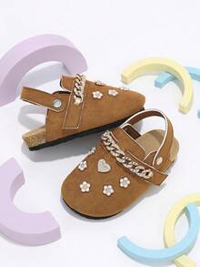 1 Par de Sapatos Mule Infantis com Corrente de Coração e Flor, Bico Fechado com Strass, Cor Camelo, Adequado para Uso Diário - Caramelo - Visão 1
