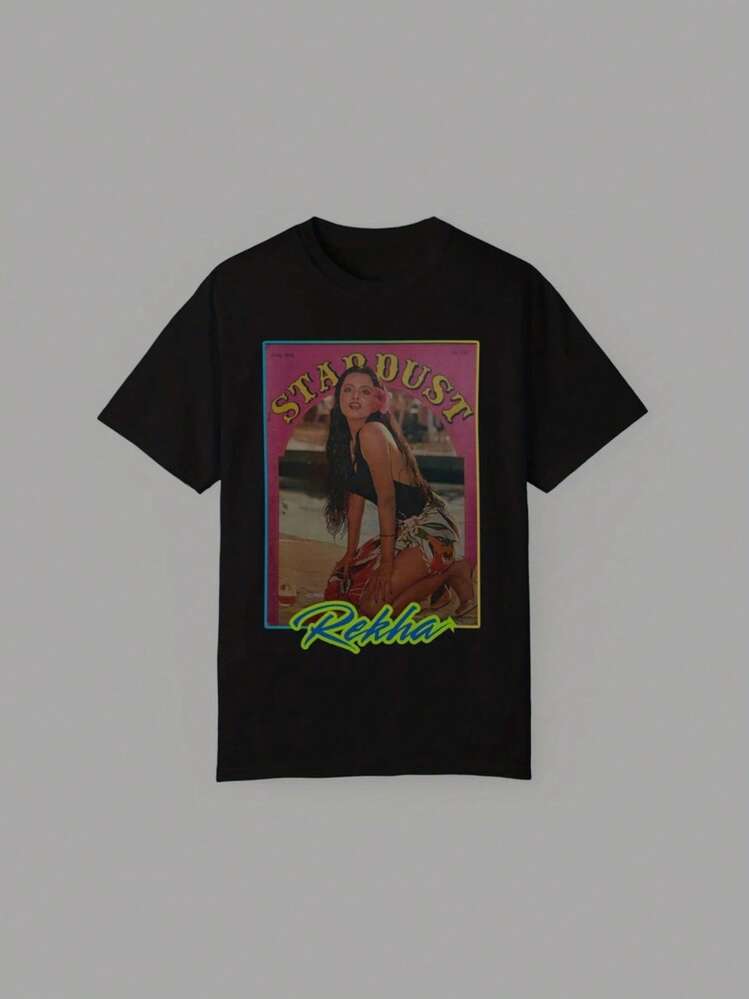 T-shirt för män med Bollywood-filmstjärna - Neon-text i Rekha-skådespelarestil - Svart kortärmad skjorta med filmmönster, lämplig för indiska filmfans och modeentusiaster, var - Svart - Visa 1