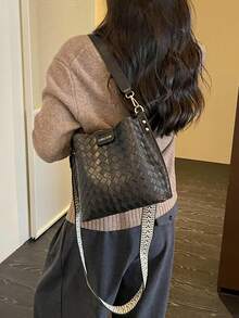 New Woven Shoulder Bag For Women, High-End Crossbody Bag, Versatile Commuter Bag - Black - View 3