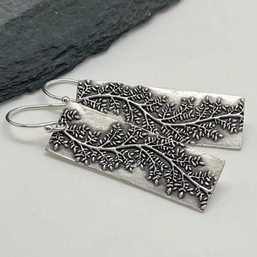 Women's Vintage Leaf Pattern Earrings, Artistic & Relaxed Style, Casual Retro Vibe; Easy To Pair For Daily Commute, Friends Gathering, Travel & Vacation - Silver - View 1