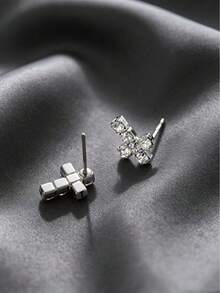 1 Pasang Anting Tusuk Salib Kristal Wanita - Perak - View 3