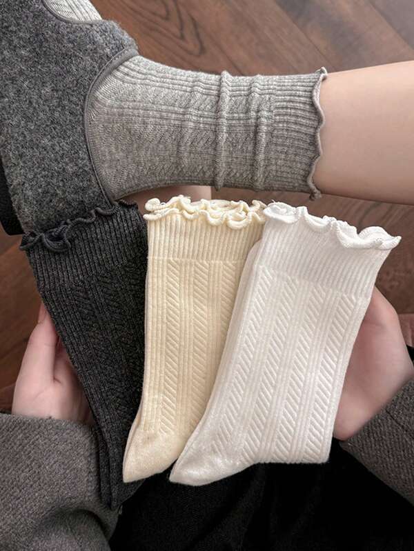 4 Pairs Women's Mid-Calf Socks, Fashionable White & Black Slouch Socks, All-Season Popular Long Socks, Soft Breathable Non-Constricting Student Socks, Essential White Socks For Autumn, Versatile For Travel (Random Color).