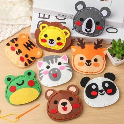 8 قطع مجموعة خياطة DIY حيوانات لطيفة، حزمة مواد يدوية من اللباد غير المنسوج، سحر حقيبة ظهر حيوان أسد باندا لطيف، مناسبة لمجموعة اللباد، التطريز، أدوات الخياطة، الترفيه اليدوي المنزلي، الفصل الدراسي وإمدادات الحرف اليدوية