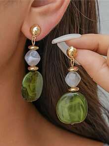 1 Pair Exquisite Niche Personalized Vintage Minimalist Versatile Geometric Asymmetrical Graphic Earrings Suitable For Women To Wear In Any Occasion, Holiday Gift For Loved Ones - Green - View 2