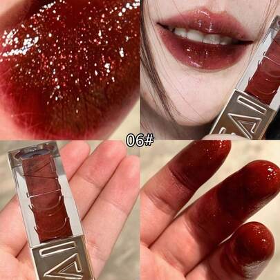 Brilho Labial de Alto Brilho. Perfeito para Aplicar Sobre o Batom; Ele Ilumina os Lábios com um Efeito Cintilante e Possui uma Textura Hidratante. Ideal para Maquiagem de Festa e Palco; Um Excelente Presente para o Dia dos Namorados.