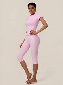 TimeOff Conjunto deportivo de mujer de un solo color sin costuras con cuello redondo, manga corta, cintura acanalada y pantalones de largo medio - Rosa - Ver 4