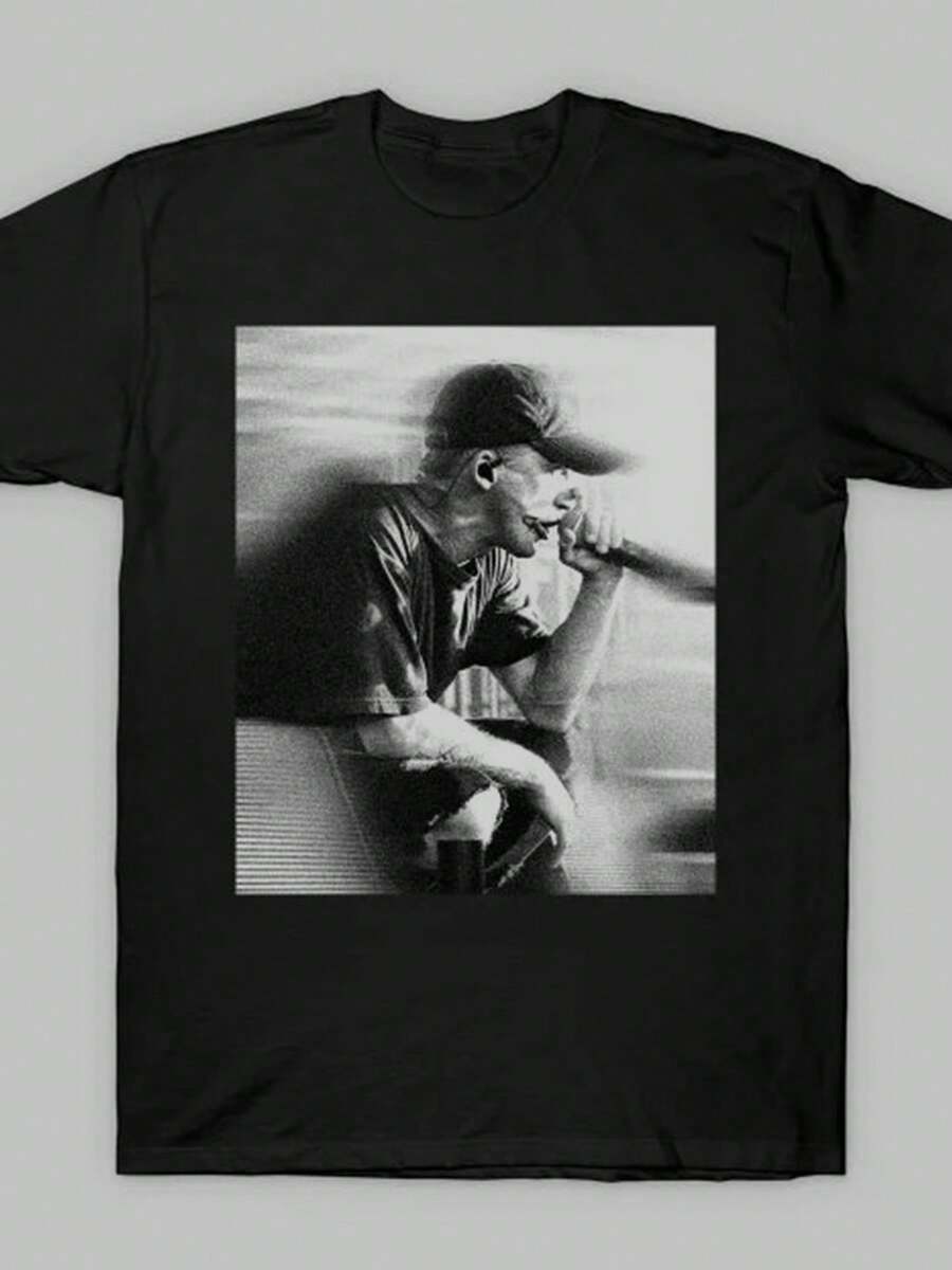 Herren-T-Shirt aus Baumwollmischgewebe mit Hip-Hop-Rapper-Aufdruck - Modische Streetwear - Schwarz - Übersicht 1