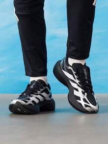 Adidas 男款 2026 春夏 ADIZERO EVO SL EXO M 輕量舒適日常通勤休閒跑步鞋 KI4764 - 黑色/白色/亮金屬鐵灰 - 查看 3