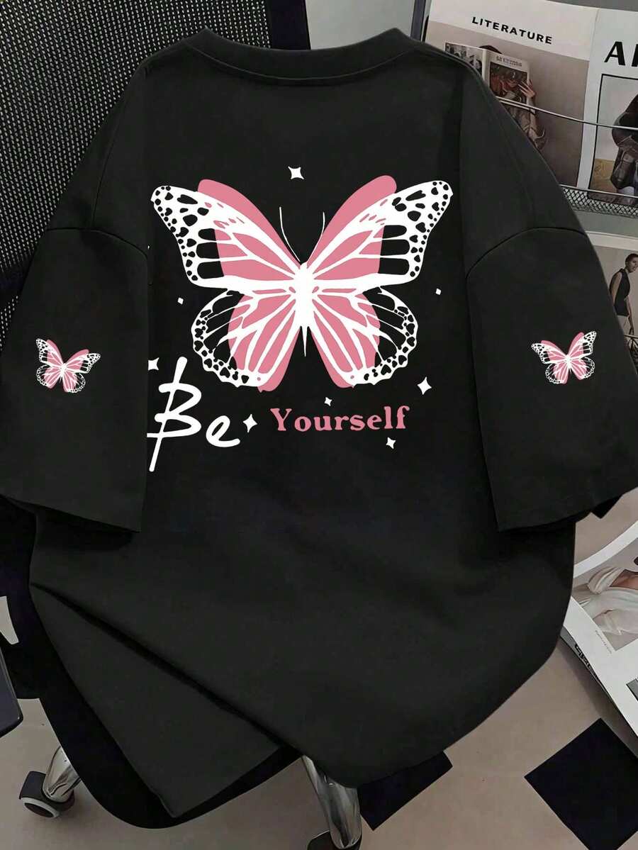 女款大尺碼蝴蝶圖案「Be Yourself」印花T恤，適合春夏，休閒百搭，女孩子夏季T恤 - 黑色 - 查看 1