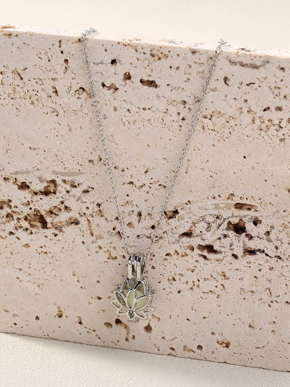 Fashionable Creative Luminous DIY Lotus Shaped Pendant Necklace, Which Can Be Opened, Sky Blue Luminous, 1pc